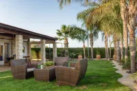 3-Bedroom Villa Oasis by the Sea: Infinity Pool, AC, WiFi & Award-Winning Garden Hotel a Agios Theodoros