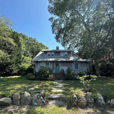 6bedroom, 4bath, chefs kitchen, central air, ping pong, walking distance to town