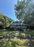 6bedroom, 4bath, chefs kitchen, central air, ping pong, walking distance to town - 4-Star