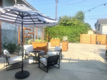 Charming, 3-bedroom house in Whittier with WiFi, AC near restaurants and hiking Отели в г. Уиттьер