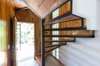 Beach&Jungle Jem; spacious 4 br/2 bath +pool!2 min walk to beach!For Fam/Groups.