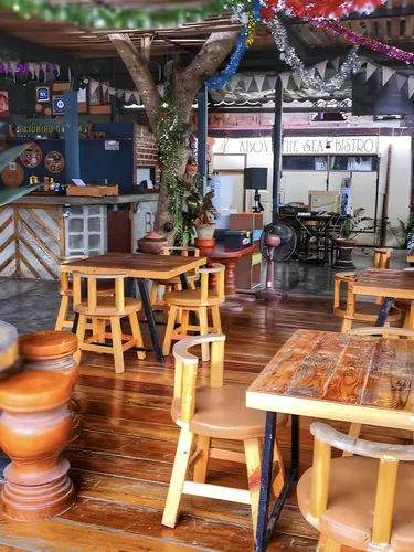 รูปภาพของAbove the Sea Maesariang