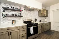 Spacious 3-bedroom Duplex w/ King Bed Moments From Higher Onondaga Park