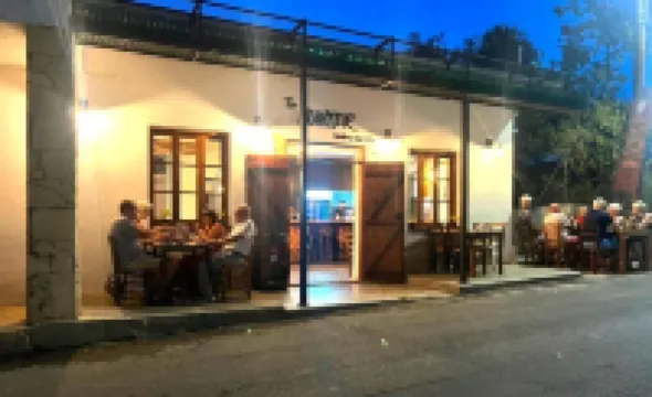 Stunning Sea & Sky View- 3BR, Pool ,Amazing Balcony Hotel di Tremithousa