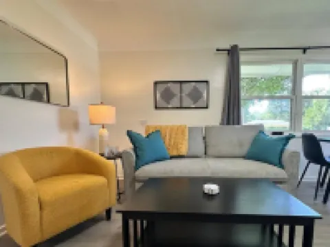 KING bed, Pet Friendly, Modern Retreat, CLE-BW Ξενοδοχεία στην πόλη Berea
