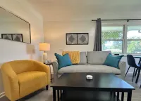 KING bed, Pet Friendly, Modern Retreat, CLE-BW