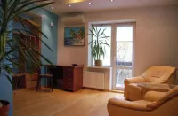 Sacramento Home 5 Bedroom; 3.5 Bathrooms for 11 People Hotels in Sienica