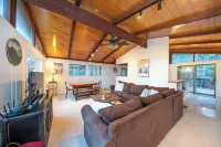 Peaceful chalet near Bromley, Magic, Okemo, Mount Snow, and Stratton