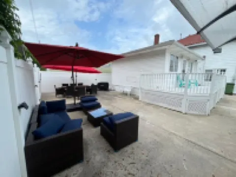 Summer Sunset Hideout 3-5 BEDROOMS/4 BATH-PLEASANTVILLE 蛋港鎮酒店