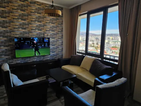 Spacious Apartment with Nice Views Next to Wood Отели рядом с достопримечательностью «Guide of Georgia»