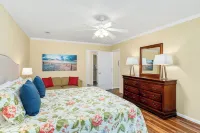 Lakefront Treehouse Retreat Minutes from Clemson University!