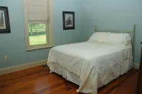 Renovated Train Station on Thoroughbred Horse Farm - Wifi