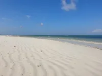 Two minutes walk  to the Beach! a comfortable 4Bedroom Villa in Diani Galu Beach