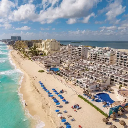 Beachfront 4BR Hotel Zone in Cancun.