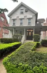 Clean, Classy, Convenient. Montclair's Best Stay! Walk to Town and Train