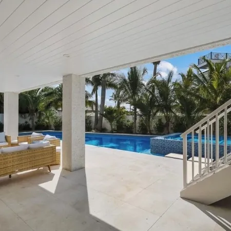 New Beach House! Hot Tub and Heated Pool!