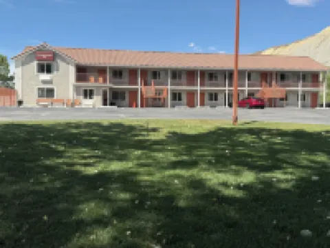 Cathedral Valley Inn Hotels in Wayne County