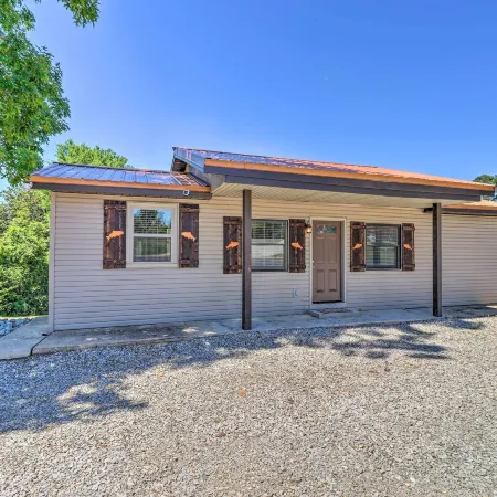 Arkansas Fishing Getaway Near Norfork River!