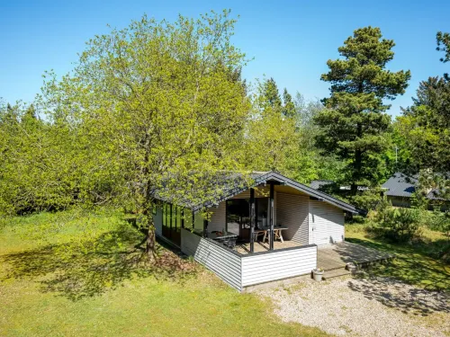 "Borghild" - 1.5km from the Sea - parking