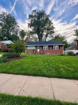 Modern Luxury Quiet Home 5BR-Fairfax - 20 Min from DC/5 Min GM, Court H トレーダージョーズ周辺のホテル