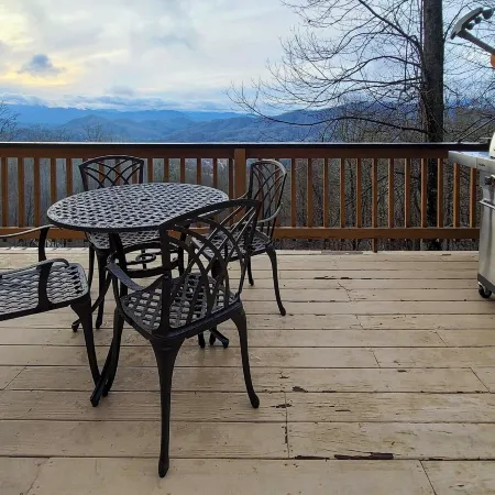 Smoky Mountain Cabin w/ Hot Tub & Views!