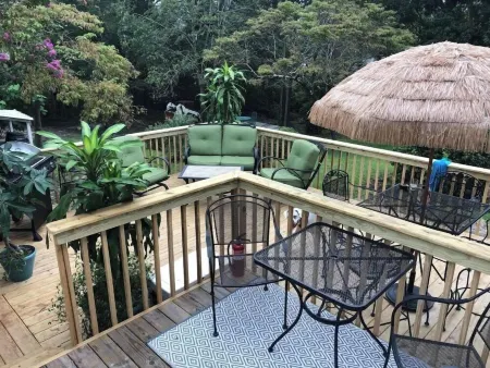 The Crab Shack! hot tub, 10 min to beach & base. newly renovated