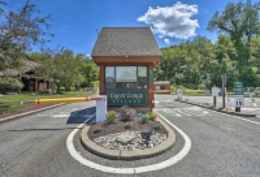 Two Full Baths in Newly Renovated ski golf Condo! New on Market!! ヴァーノン・タウンシップのホテル