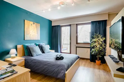 Schönes Zimmer in luxuriöser Wohngemeinschaft & 3-Sterne-Dinner - Optional - 3-Sterne