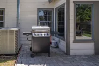 Cute Cottage Close to Downtown! w/Firepit