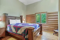 Spacious Log Cabin with Amazing Lake Views! Only Minutes from Loz Attractions.