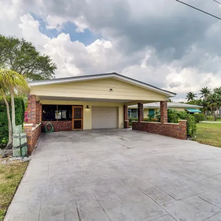 Fort Pierce Vacation Rental Walk to Beach and Jetty
