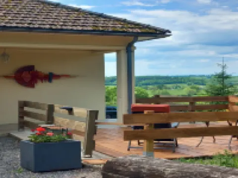 Burgundy Poolside Getaway Hotels in Cuzy