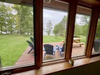 The Hill House. A Peaceful Lake Home on the Shoreline of Mille Lacs Lake. Hotels in Isle Harbor Township