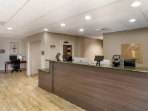 舒適套房酒店 - 近伯克戴爾村 - 亨特斯維爾 亨特斯維爾酒店