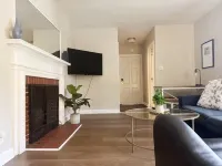 Spring Street Suites B / Stylish 3BD/1BA Apt