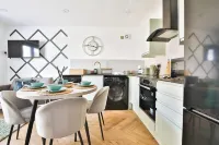 North Road New Luxe Flats with Parking