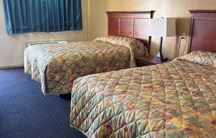 Deluxe Inn