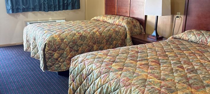 Deluxe Inn Hotels in Licking County