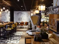 里昂東部香波尼美居酒店 - 酒吧