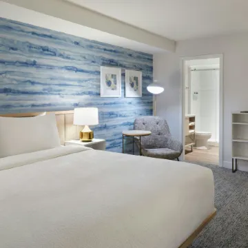 TownePlace Suites Niagara Falls Canada Отели рядом с достопримечательностью «Прогулка Белые Воды»