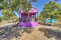 Whimsical Cabin w/ Grill < 4 Mi to Lake Brownwood! - 3-Star