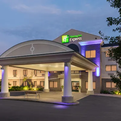 Holiday Inn Express SYRACUSE AIRPORT by IHG Отели рядом с достопримечательностью «Конгресс-центр The Oncenter»