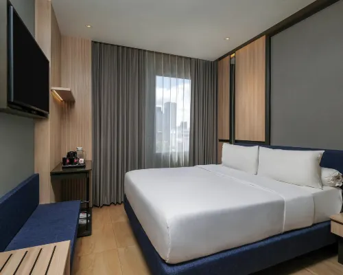 Ibis Surabaya Tidar Hotels near Genteng