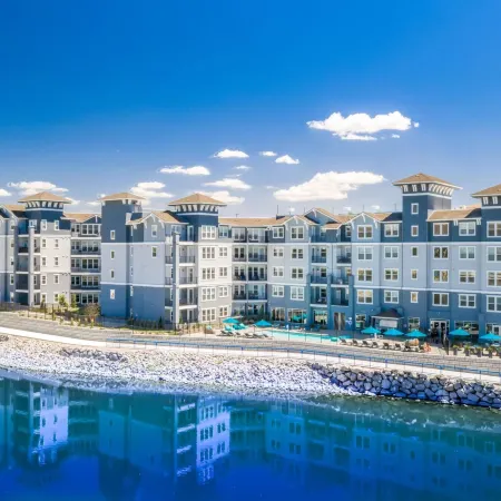 Sparks 1Br Water Views · Spring Season & Views