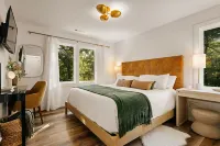 Luxury Cabin- Hot Tub, Mtn Views from Every Window, Mins to Clayton