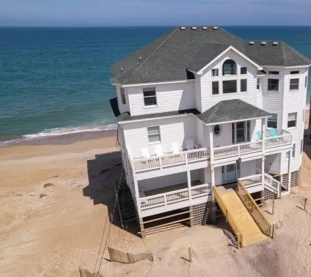 8BR Oceanfront in OBX w HotTub, Elevator & Theater Room!