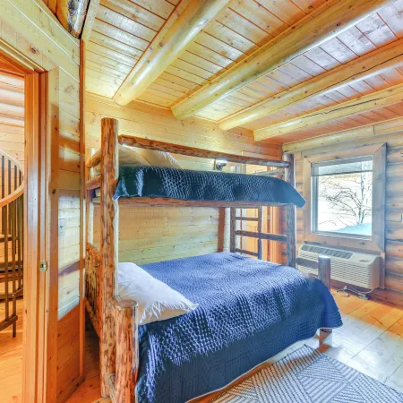 Cozy Mountain Condo Across from Snow King Ski Mtn!