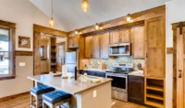 Dog-Friendly Cabin in the Heart of Grand Lake!