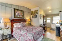 Historic 'Hardy House' on Main Street w/ Fire Pit! - 3-Star