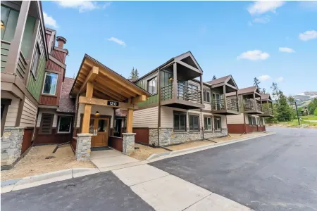 Dog-Friendly Slopeside Condo Near Main Street